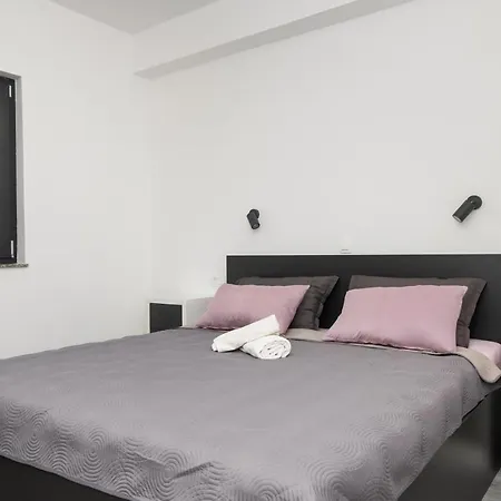Luxury Brodarica With Balcony Seaview *