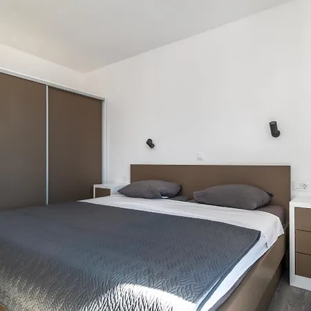 Apartment Luxury With Balcony Seaview