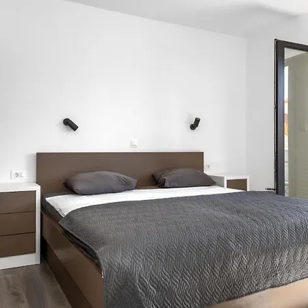 Luxury With Balcony Seaview Apartment *