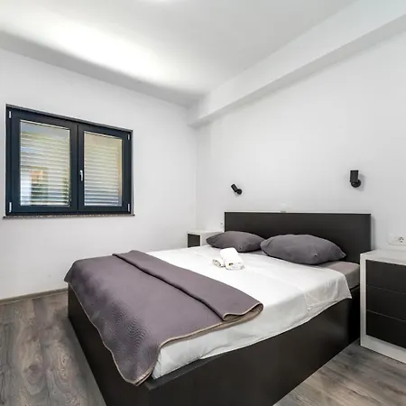 Luxury With Balcony Seaview Apartment
