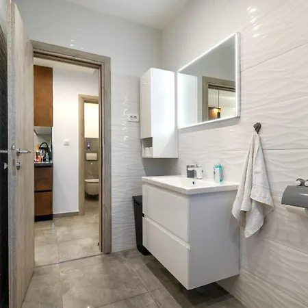Luxury With Balcony Seaview Apartment *