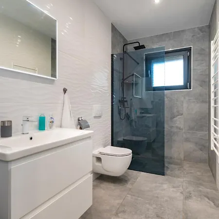 Apartment Luxury With Balcony Seaview