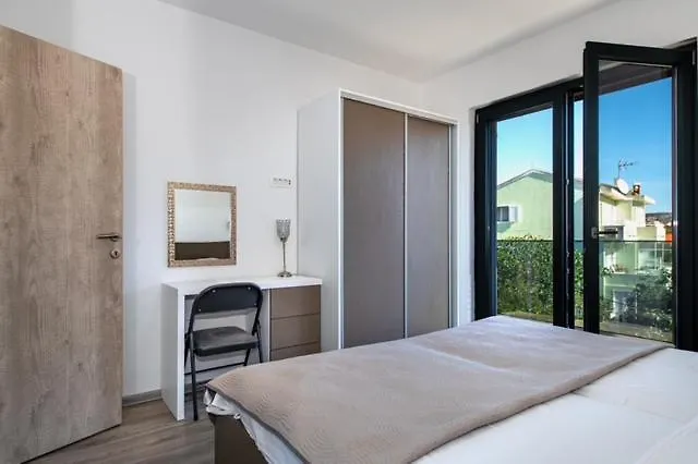 Luxury With Balcony Seaview Brodarica (Sibenik-Knin)